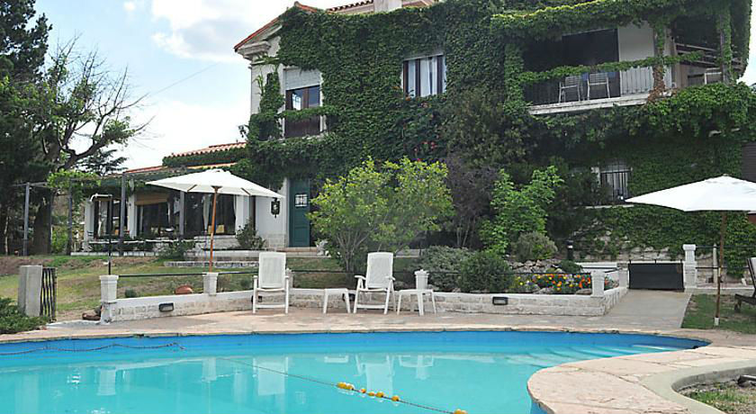 Fachada del Hotel Posada La villa en Villa Carlos Paz 