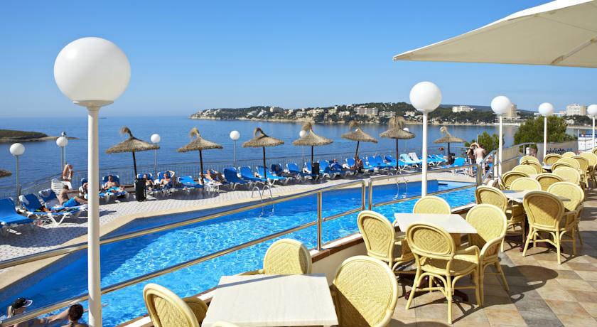 Piscina con vistas al mar del Hotel Florida en Mallorca Adults Only