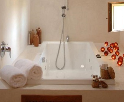 Foto de la bañera de hidromasaje en la Habitación Doble