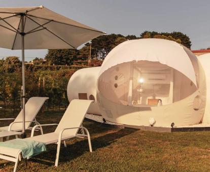 Preciosa burbuja ideal para parejas de este coqueto tented camp.