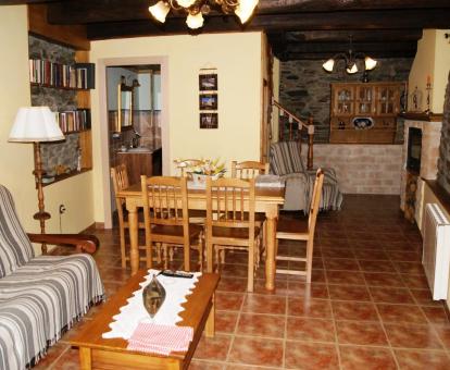 Foto del interior de esta bonita casa de pueblo con estilo rústico.