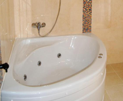 Foto de la bañera de hidromasaje que sse encuentra en el Hotel El Cortijo de Daimiel