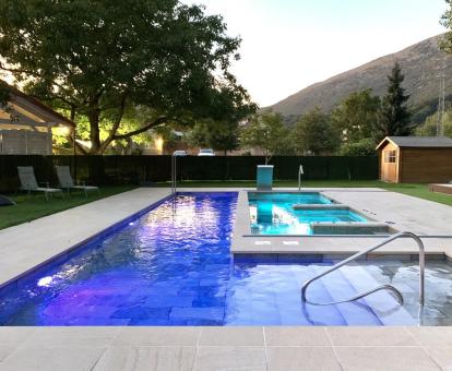Foto de la terraza al aire libre del alojamiento con piscina.