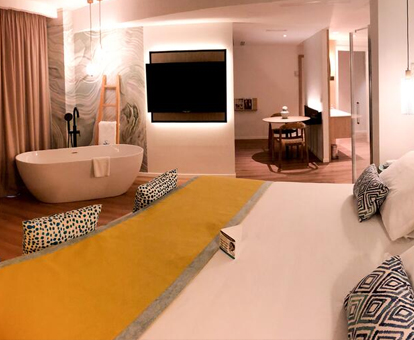 Foto de la habitación con bañera del hotel Suites del Mar by Melia
