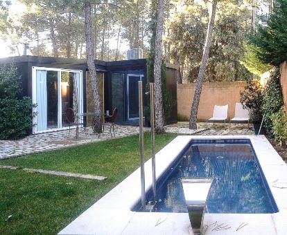 Preciosa suite junior con jardín y piscina privada con chorros de hidroterapia.